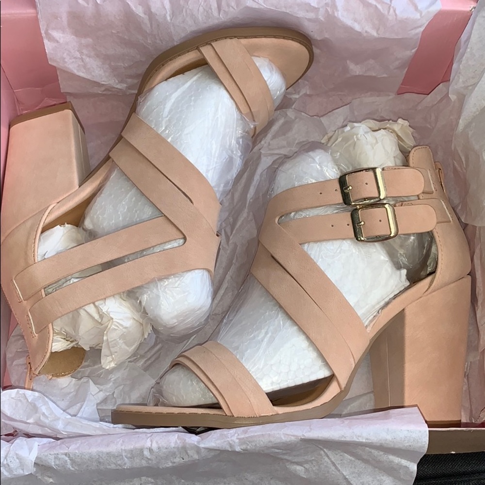 ❤️ Nude Block Heels ❤️ - Picture 7 of 8